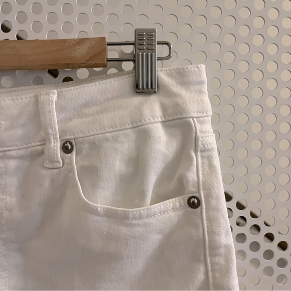 American Eagle Super Stretch Denim Mini Skirt Size 12 Classic White Frayed Hem - Picture 6 of 11